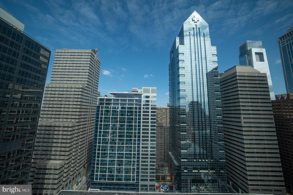 1919 CHESTNUT STREET Unit: 2823