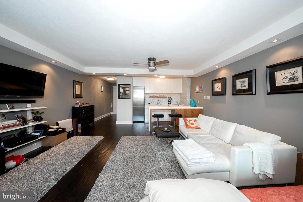 1919 CHESTNUT STREET Unit: 2823