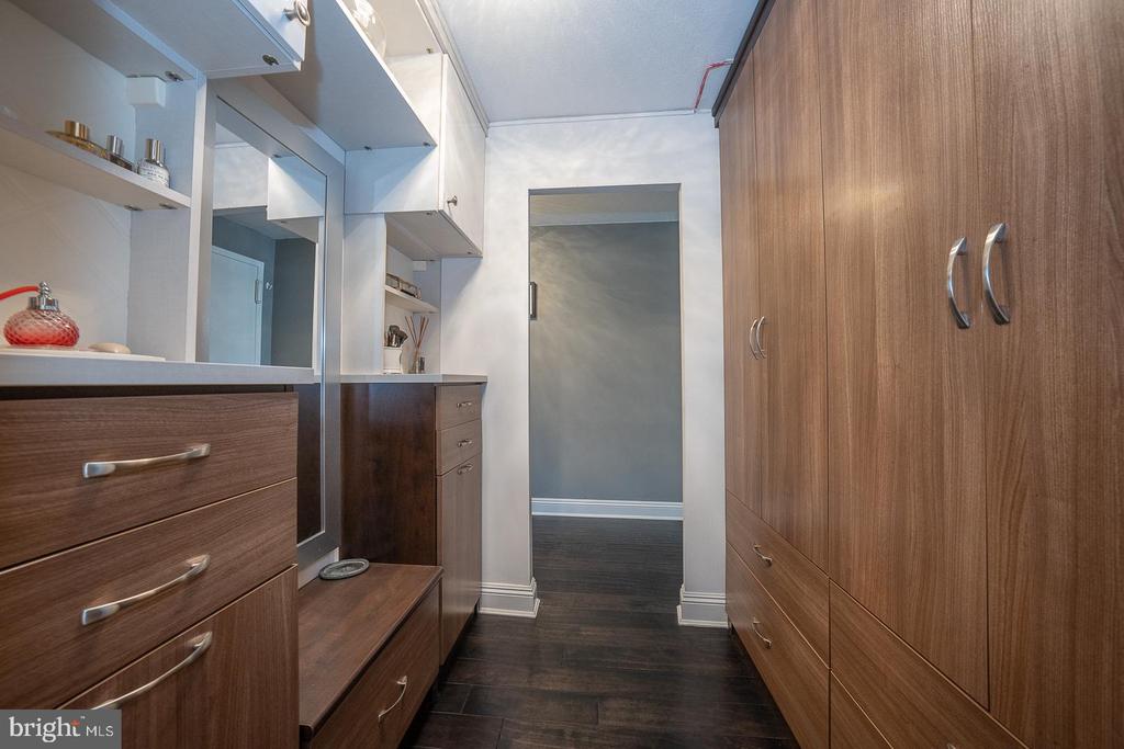 1919 CHESTNUT STREET Unit: 2823