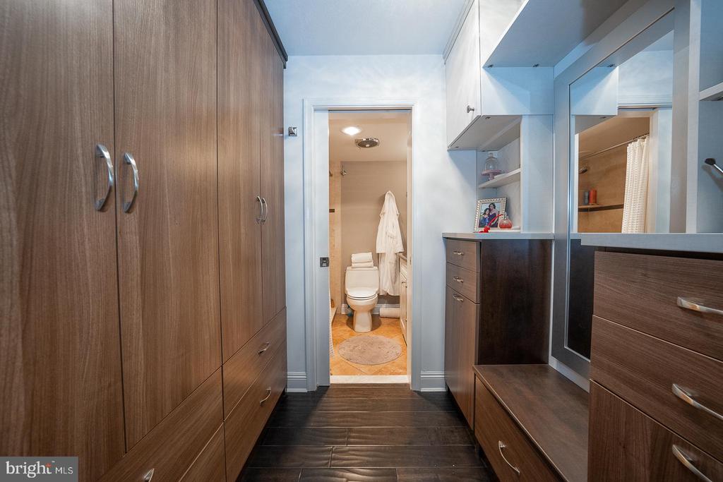 1919 CHESTNUT STREET Unit: 2823