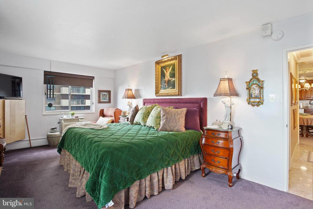 1900 JOHN F KENNEDY BOULEVARD Unit: 1709