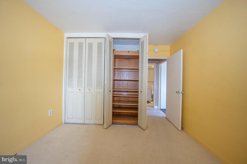 1900 JOHN F KENNEDY BOULEVARD Unit: 1709
