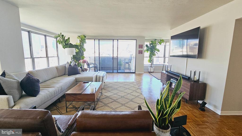 224-30 W RITTENHOUSE SQUARE Unit: 3005