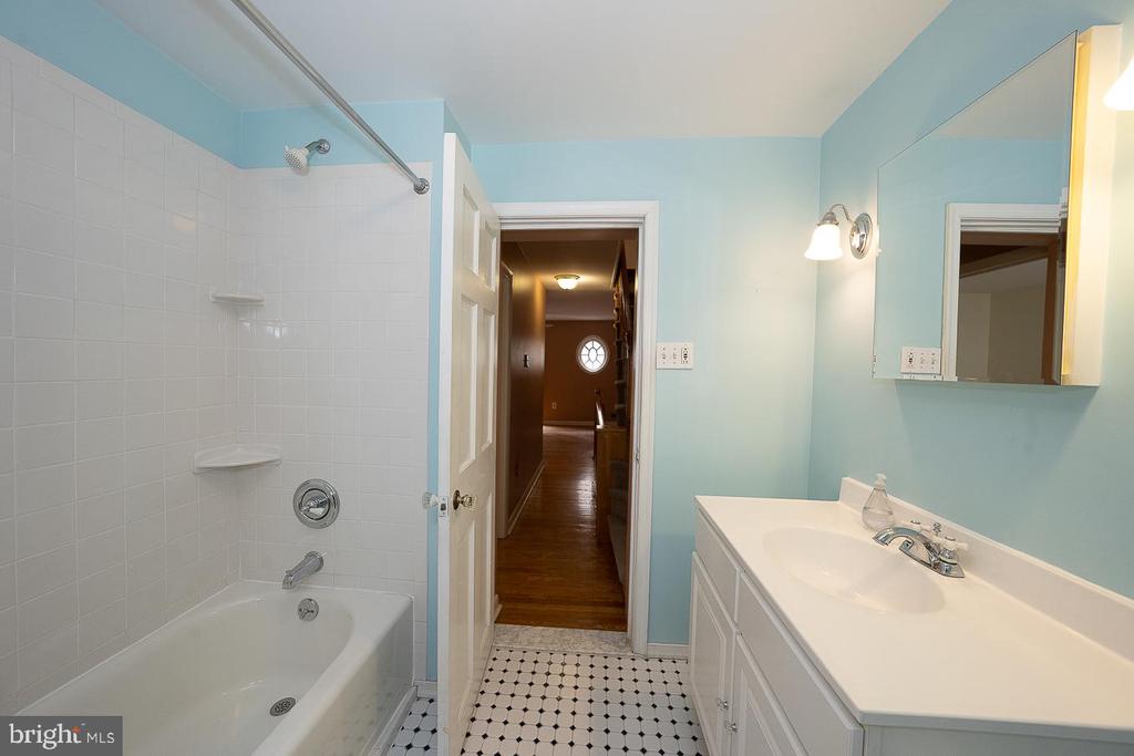 118 S VAN PELT STREET