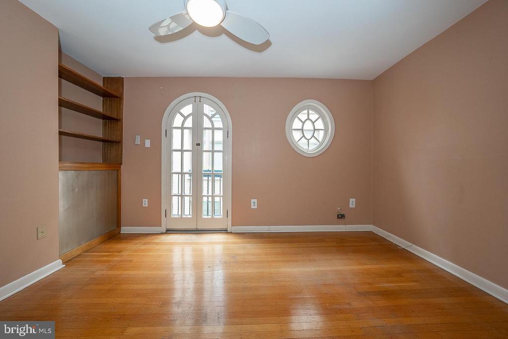 118 S VAN PELT STREET