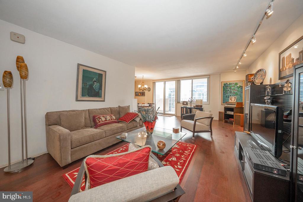 1901 JOHN F KENNEDY BOULEVARD Unit: 2720
