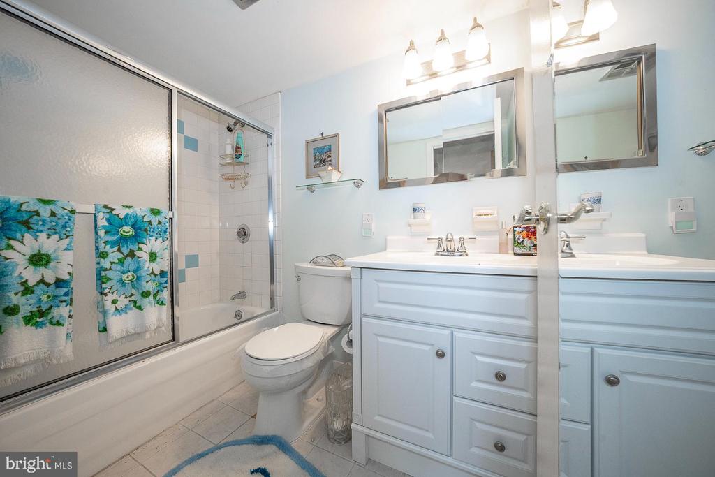 1901 JOHN F KENNEDY BOULEVARD Unit: 2720