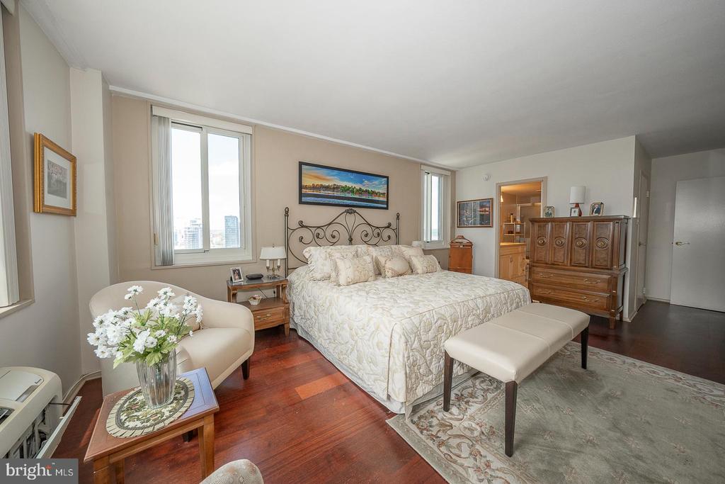 1901 JOHN F KENNEDY BOULEVARD Unit: 2720