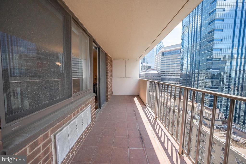 1901 JOHN F KENNEDY BOULEVARD Unit: 2720