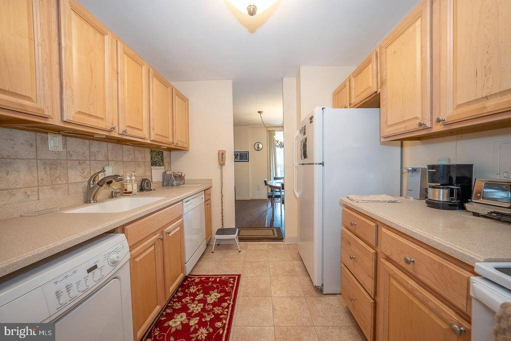1901 JOHN F KENNEDY BOULEVARD Unit: 2720