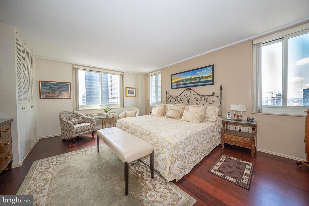 1901 JOHN F KENNEDY BOULEVARD Unit: 2720