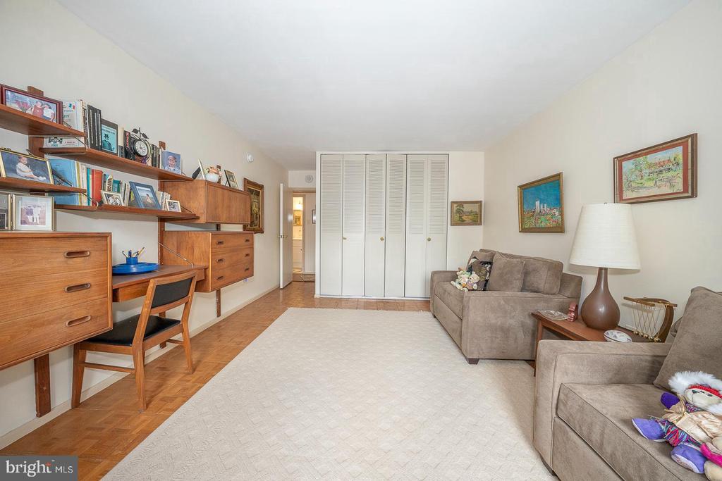 1901 JOHN F KENNEDY BOULEVARD Unit: 2720
