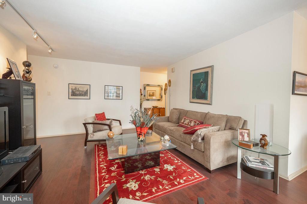 1901 JOHN F KENNEDY BOULEVARD Unit: 2720