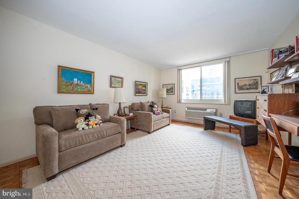 1901 JOHN F KENNEDY BOULEVARD Unit: 2720