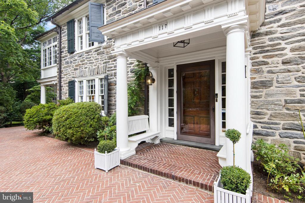 117 CARPENTER LANE