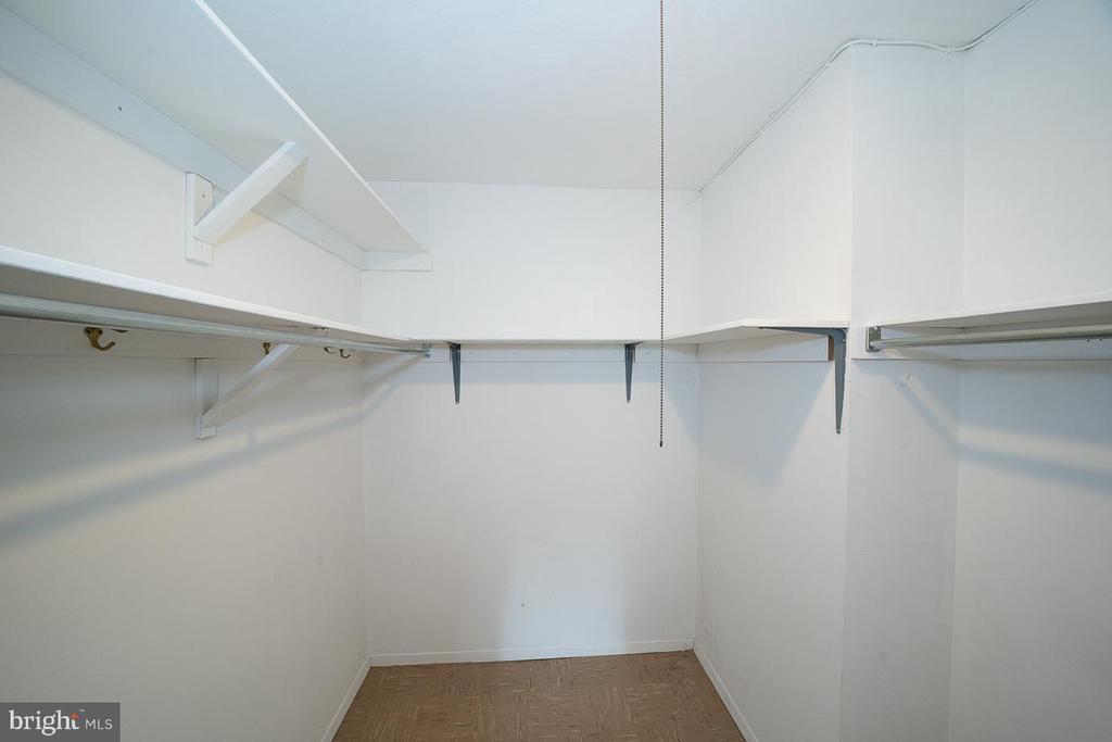 1919 CHESTNUT STREET Unit: 517