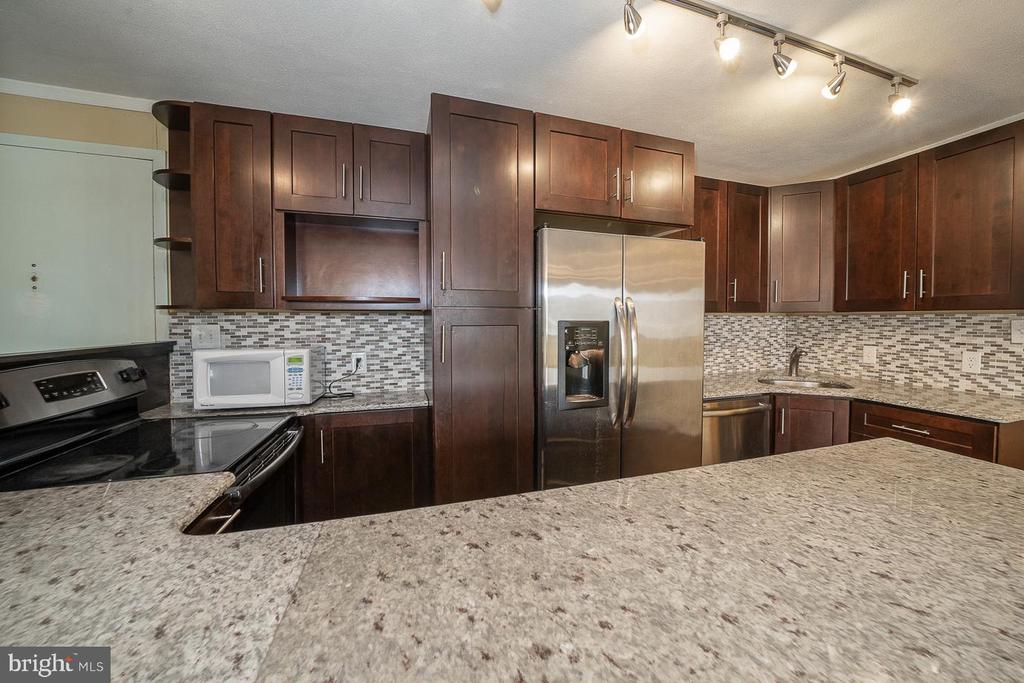 1919 CHESTNUT STREET Unit: 517