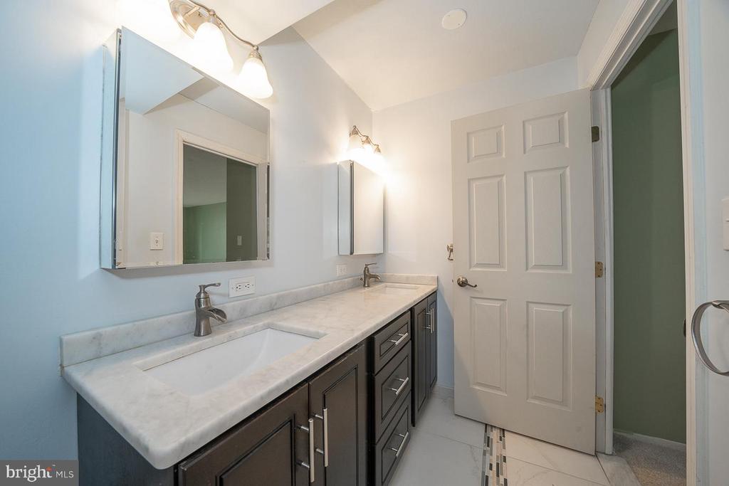 1919 CHESTNUT STREET Unit: 517