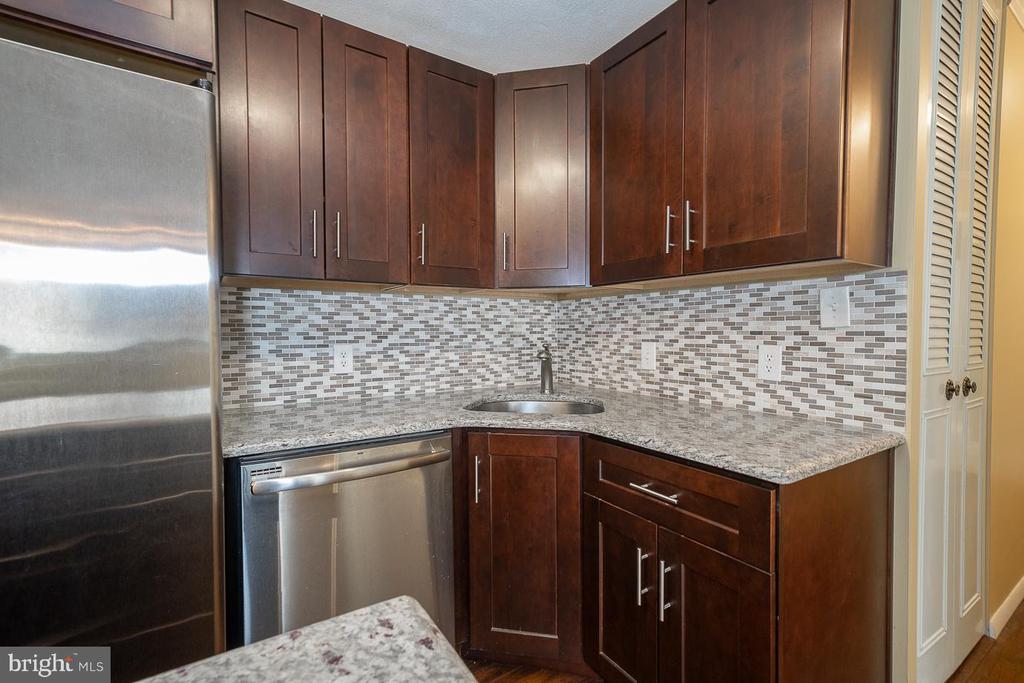 1919 CHESTNUT STREET Unit: 517