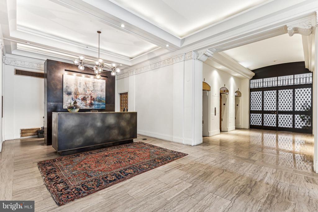 111 S 15TH STREET Unit: 2105
