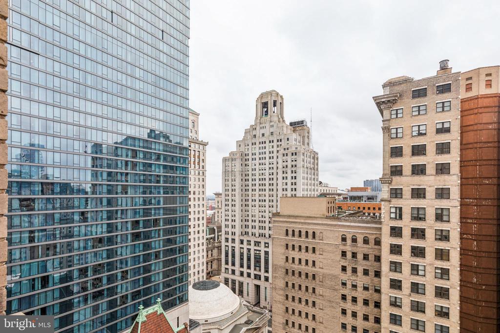 111 S 15TH STREET Unit: 2105