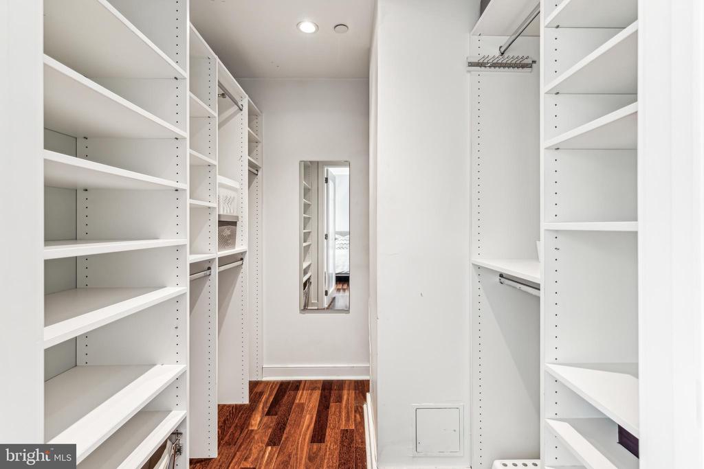 111 S 15TH STREET Unit: 2105