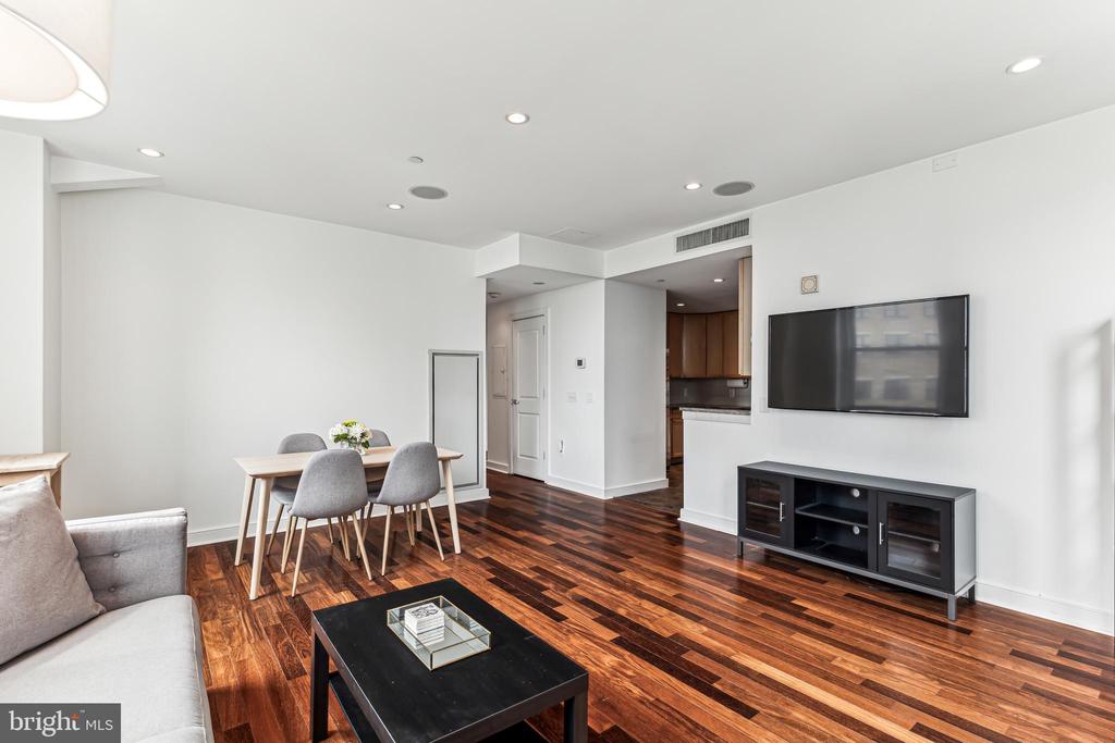111 S 15TH STREET Unit: 2105