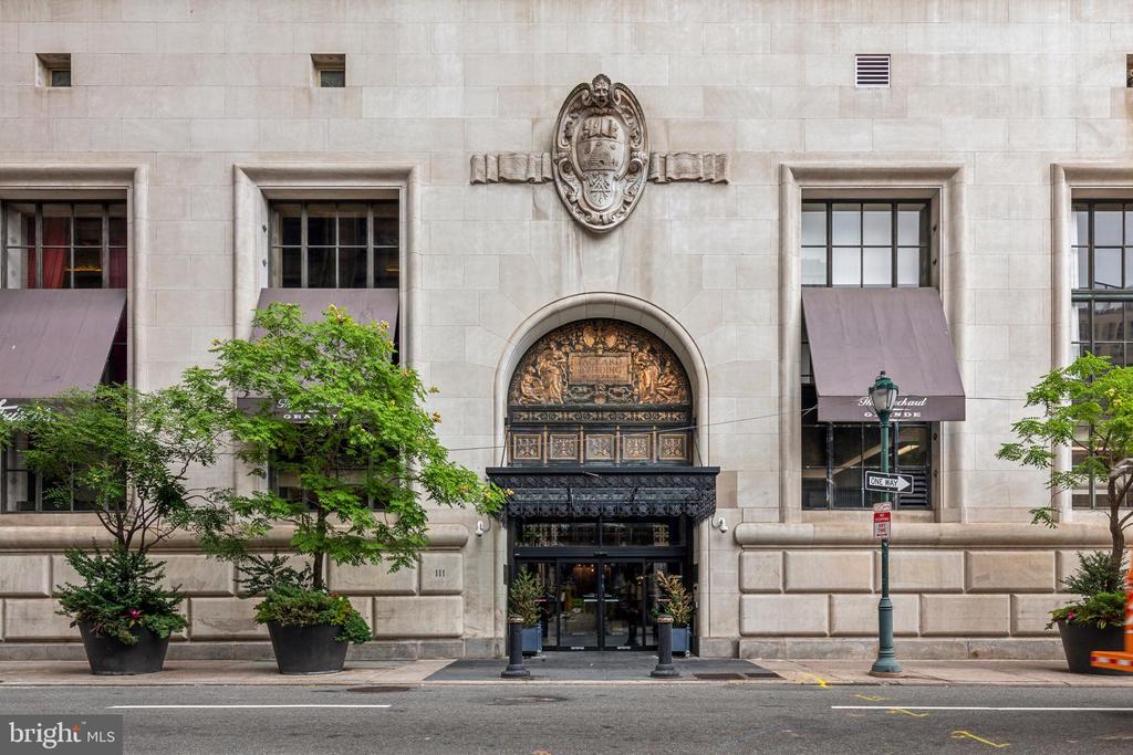 111 S 15TH STREET Unit: 2105