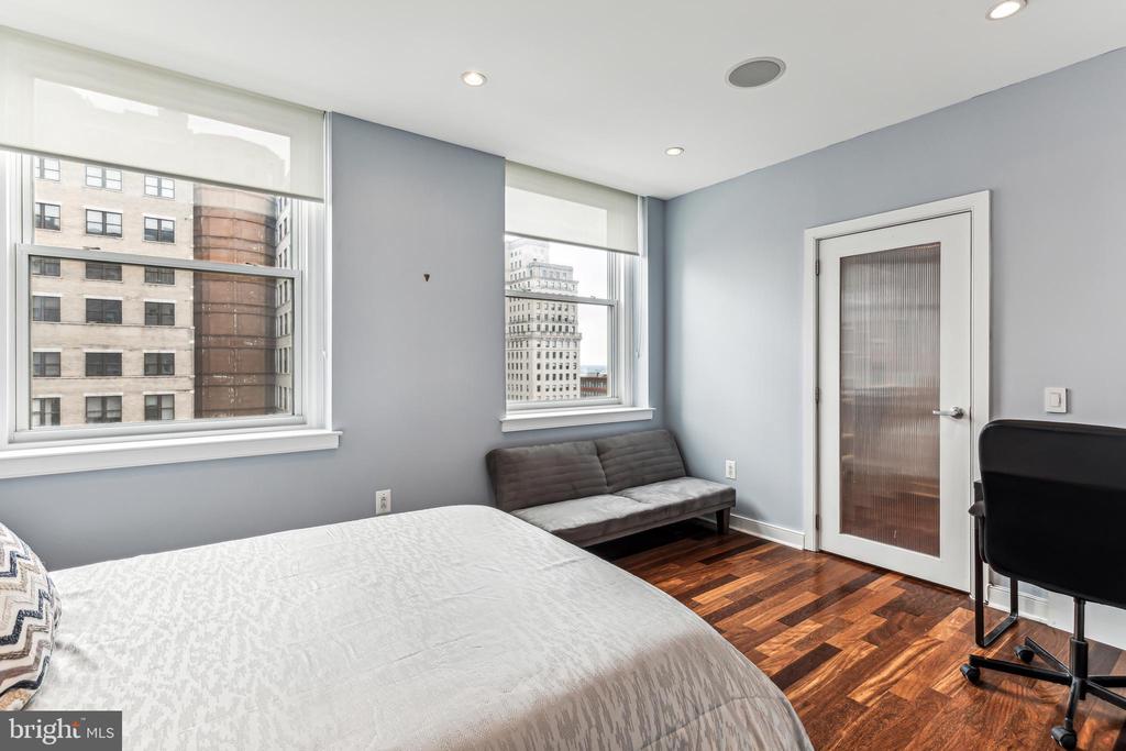 111 S 15TH STREET Unit: 2105