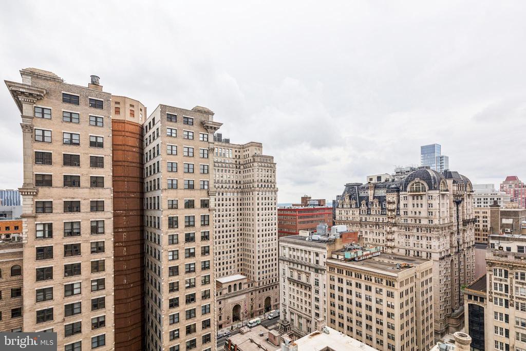 111 S 15TH STREET Unit: 2105