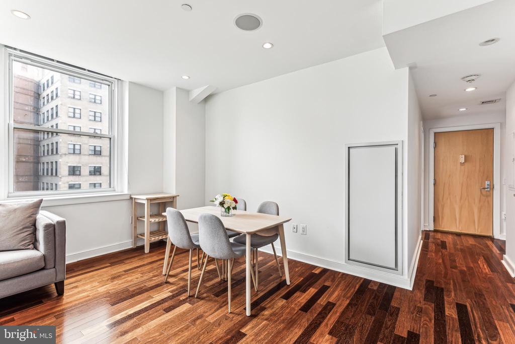 111 S 15TH STREET Unit: 2105