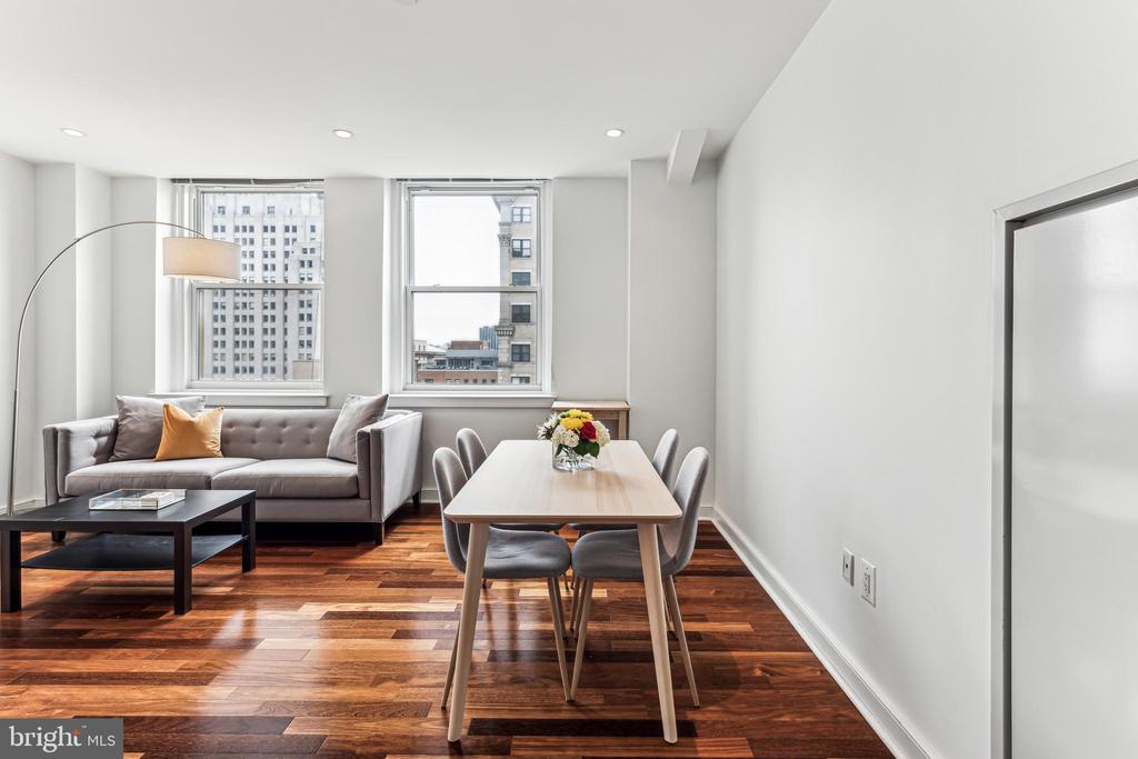 111 S 15TH STREET Unit: 2105