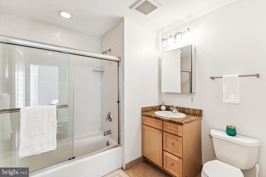 111 S 15TH STREET Unit: 2105