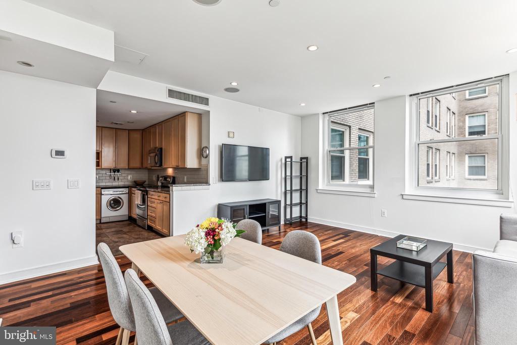 111 S 15TH STREET Unit: 2105