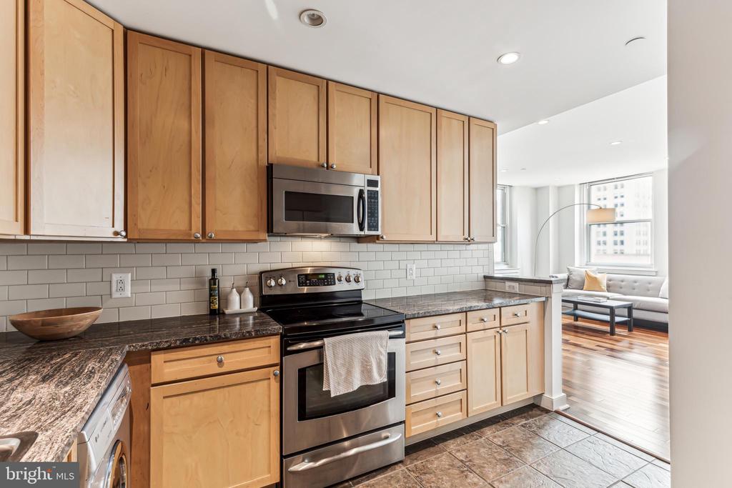 111 S 15TH STREET Unit: 2105