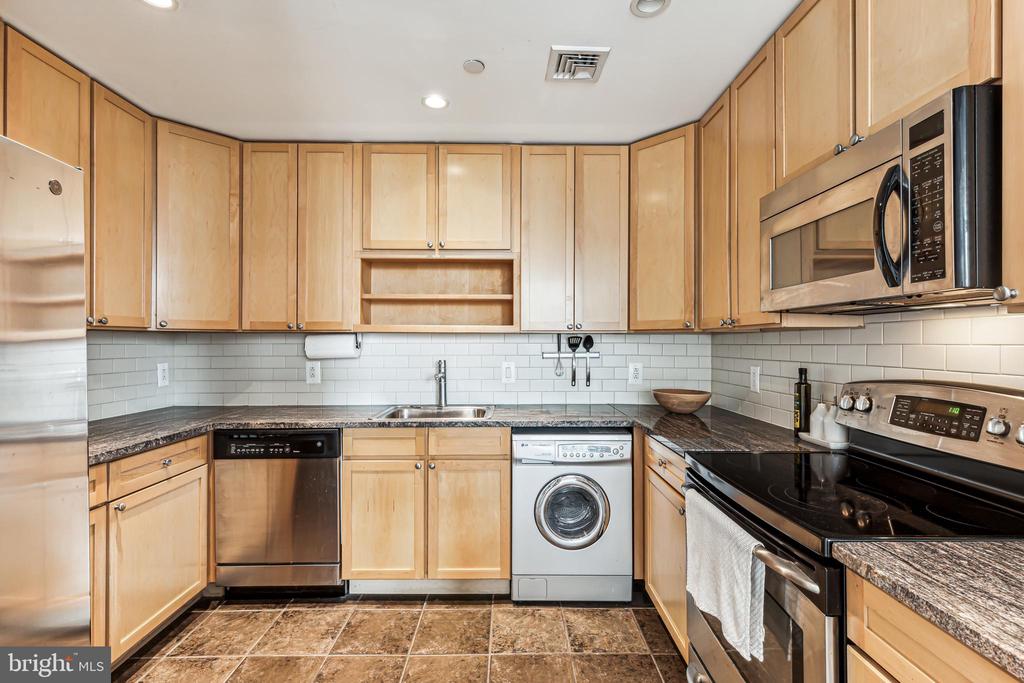 111 S 15TH STREET Unit: 2105