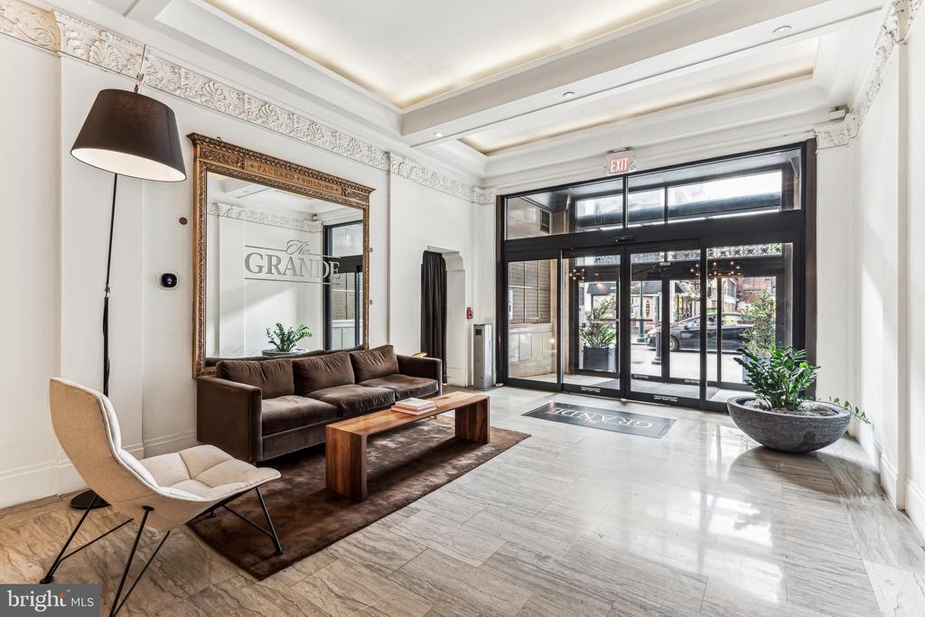 111 S 15TH STREET Unit: 2105
