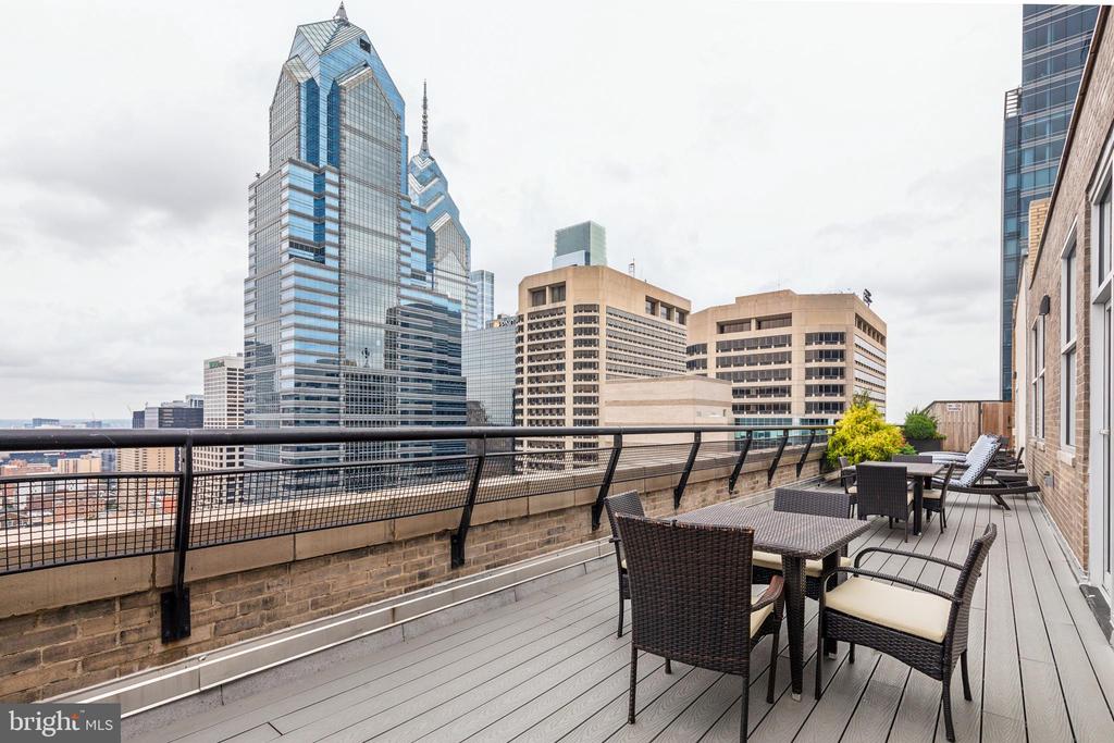 111 S 15TH STREET Unit: 2105