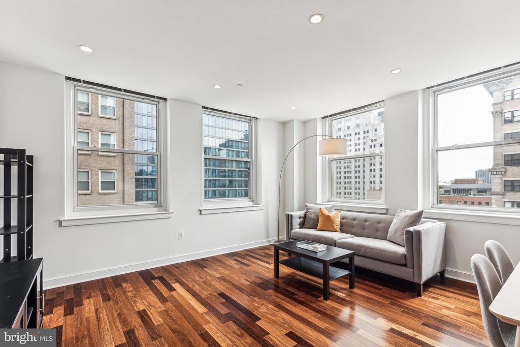 111 S 15TH STREET Unit: 2105