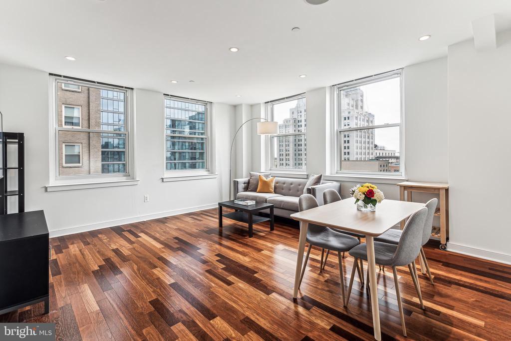 111 S 15TH STREET Unit: 2105