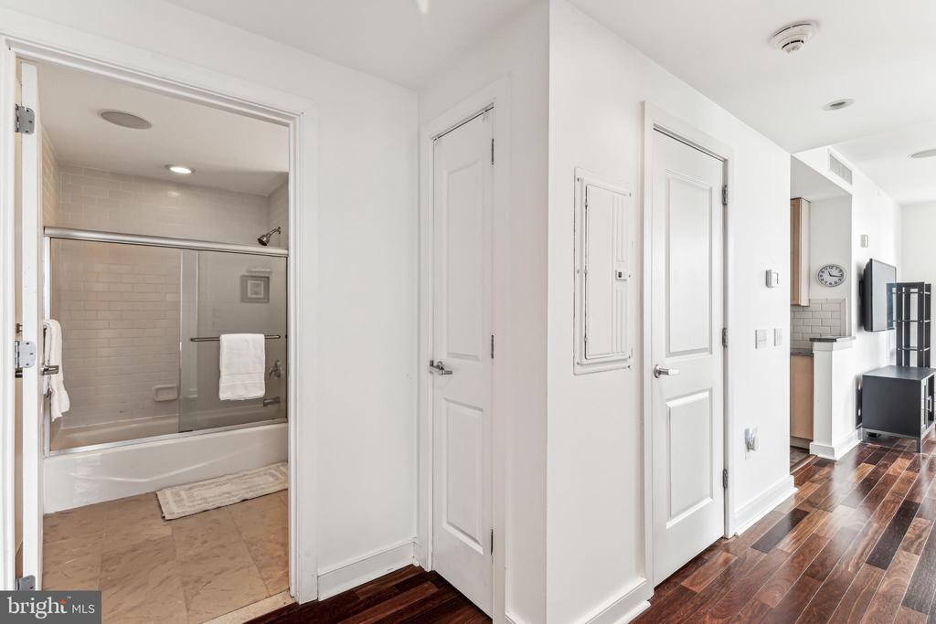 111 S 15TH STREET Unit: 2105
