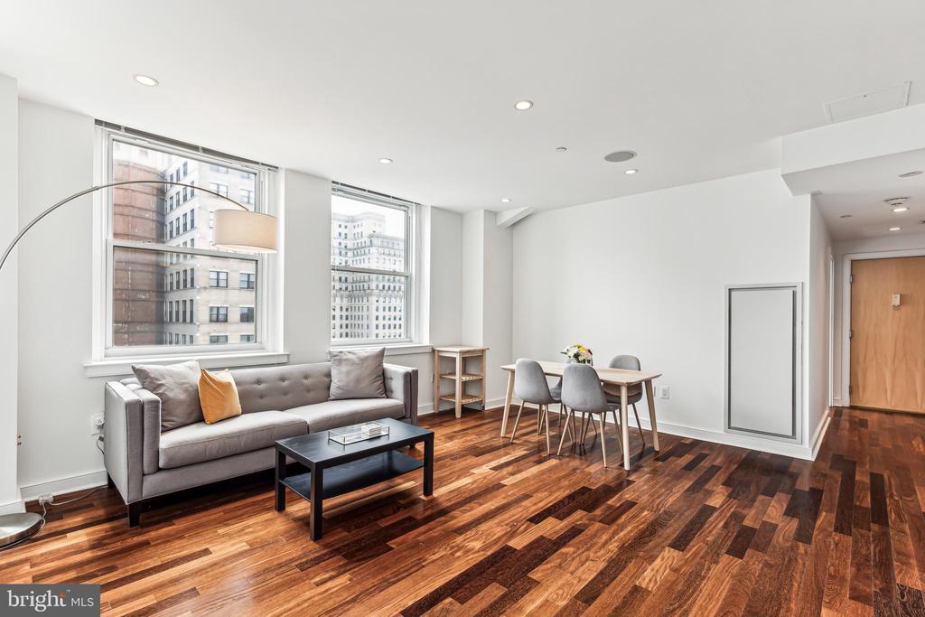 111 S 15TH STREET Unit: 2105