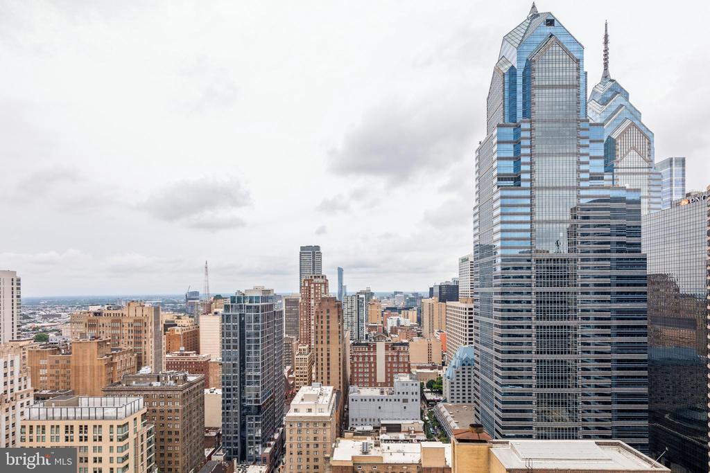 111 S 15TH STREET Unit: 2105