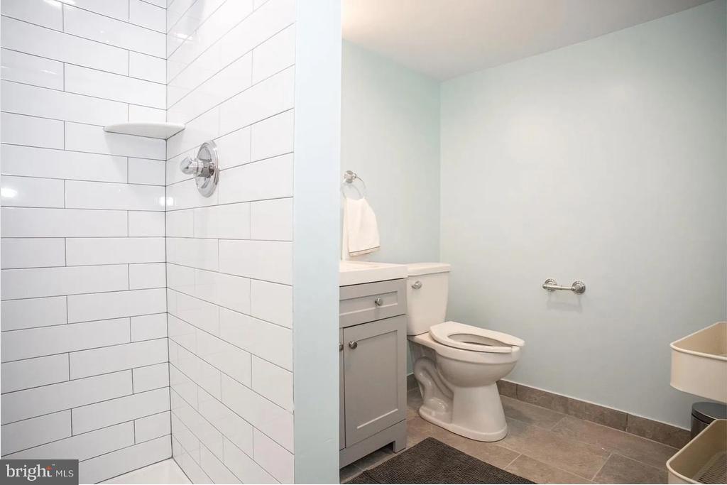 2016 LOCUST STREET Unit: 1ST FLOOR