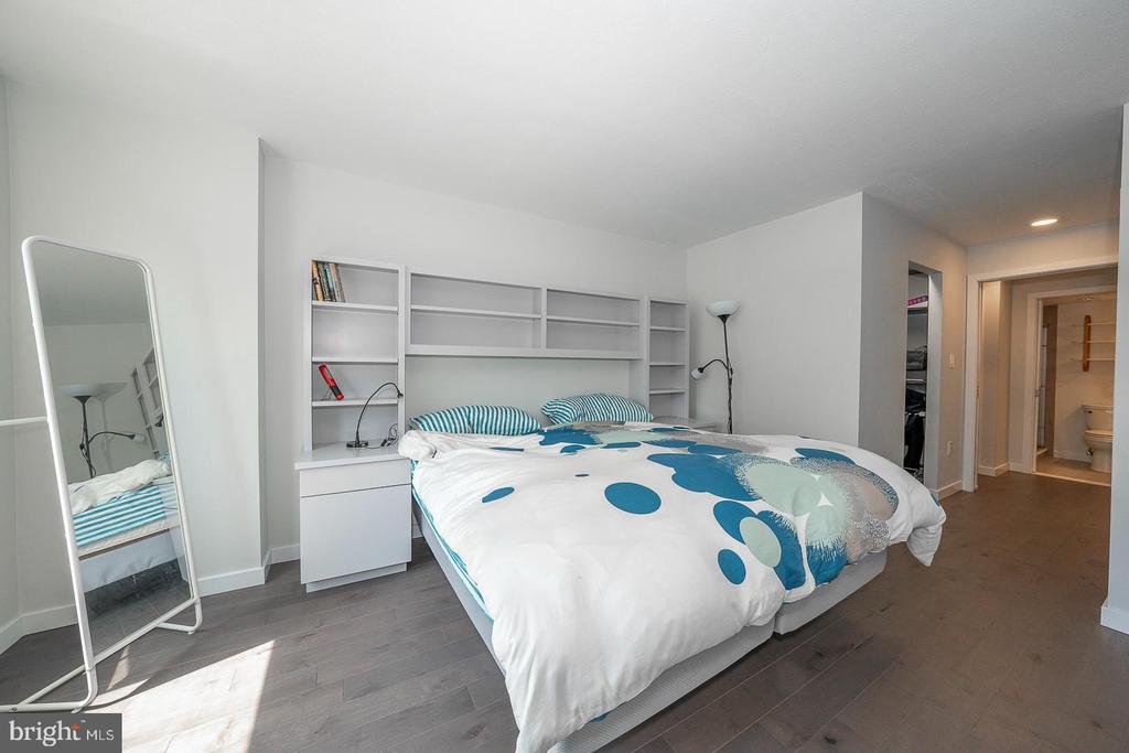 1919 CHESTNUT STREET Unit: 1015