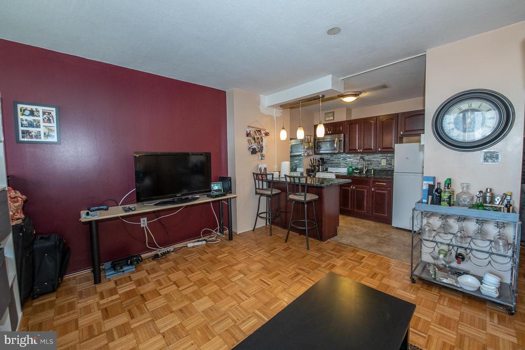 1919 CHESTNUT STREET Unit: 1811