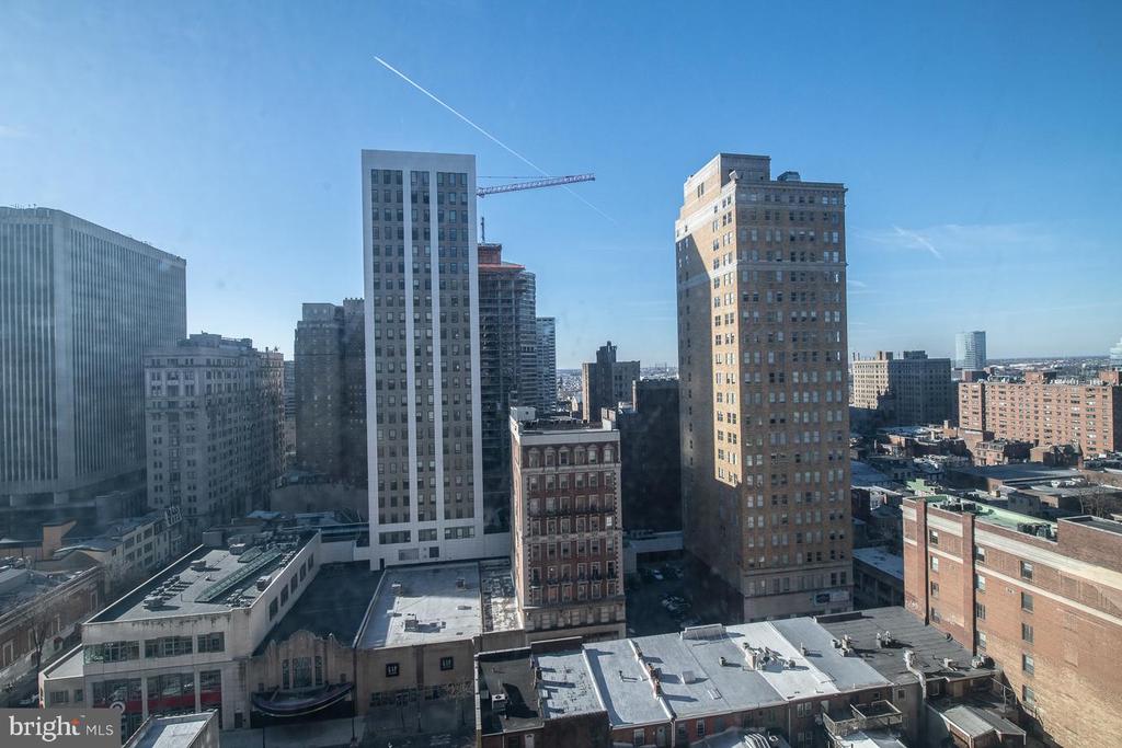 1919 CHESTNUT STREET Unit: 1811