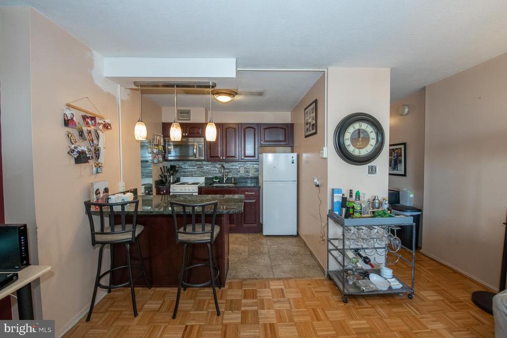 1919 CHESTNUT STREET Unit: 1811