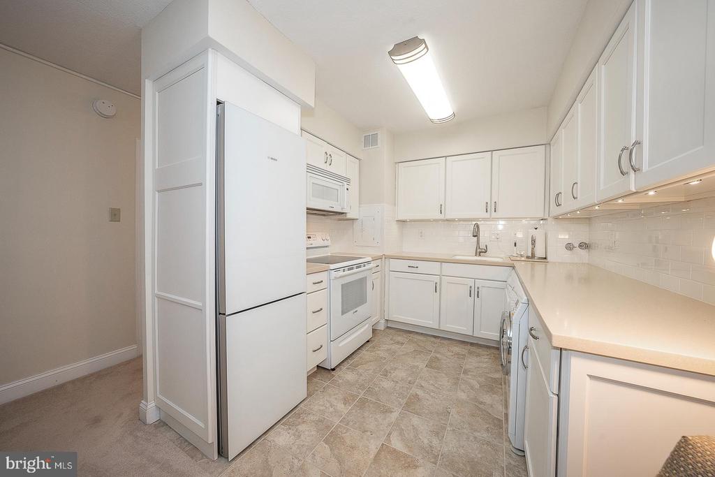 1900 JOHN F KENNEDY BOULEVARD Unit: 805-807
