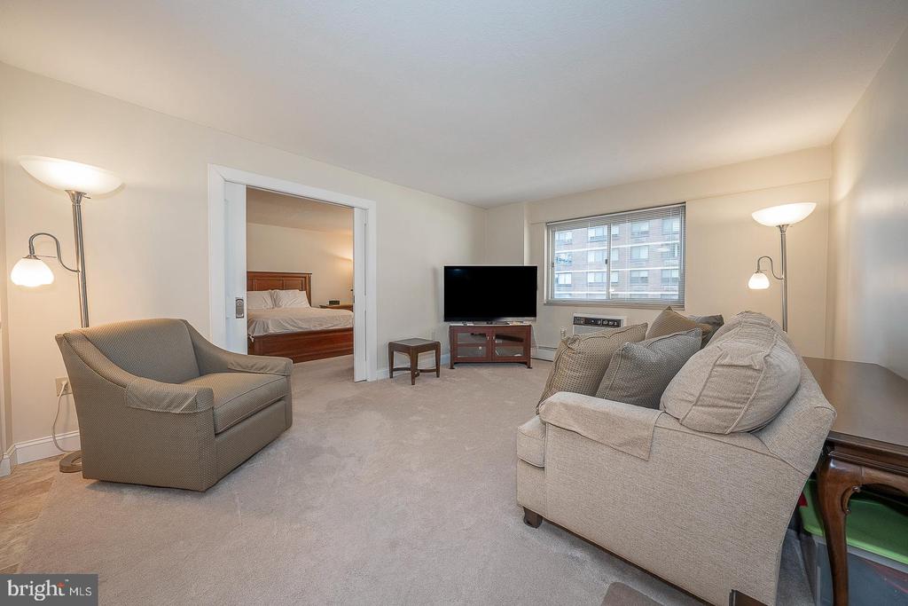 1900 JOHN F KENNEDY BOULEVARD Unit: 805-807